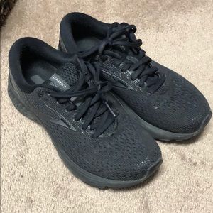 Brooks Ghost 11 Tennis Shoes 8.5